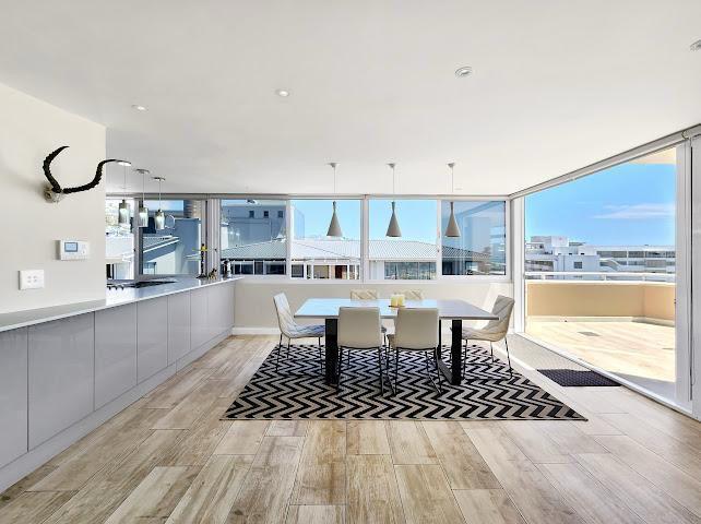 2 Bedroom Property for Sale in Sea Point Western Cape